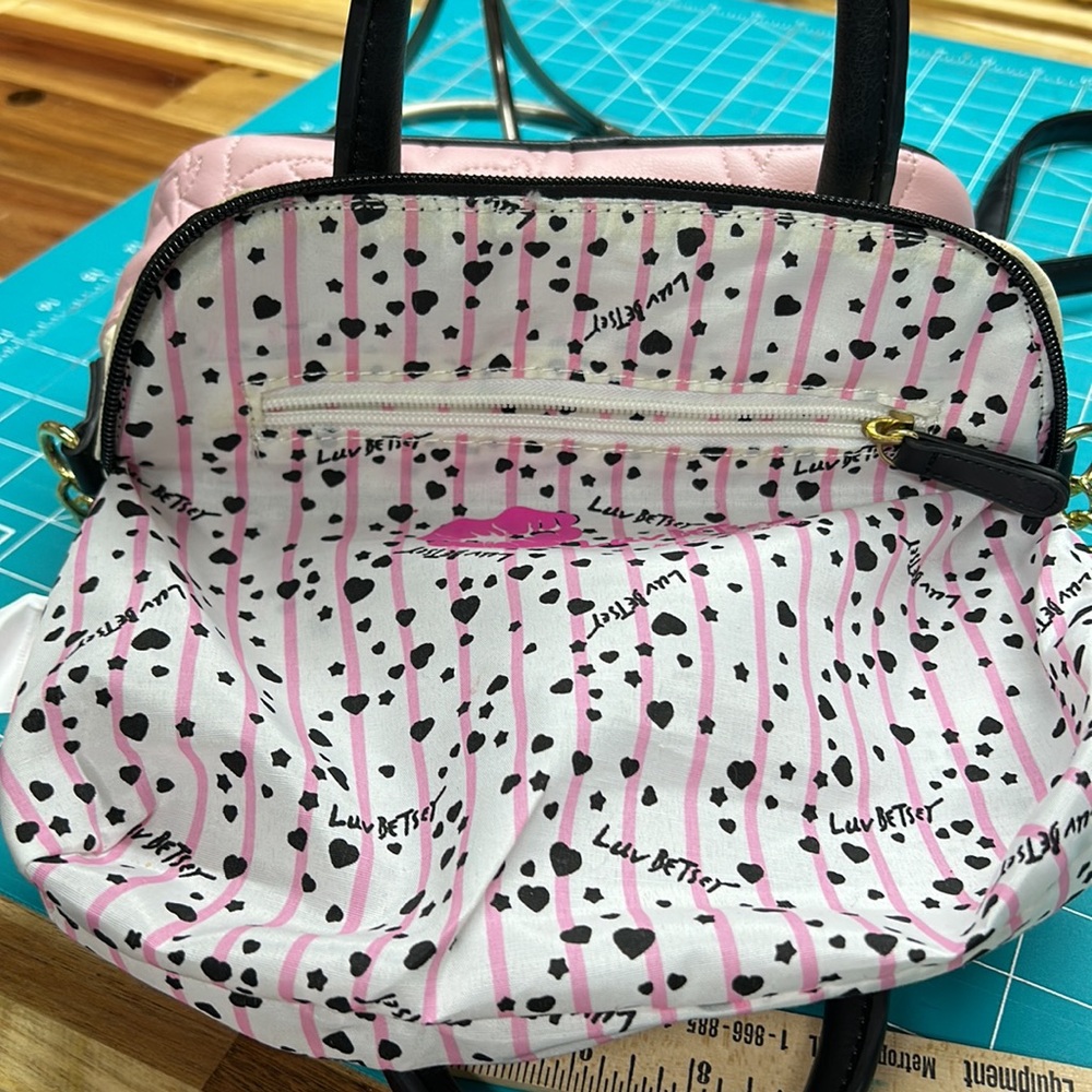 NWOT BETSEY JOHNSON LUV BETSEY crossbody pink and cream quilted kitchen pattern - Picture 11 of 14